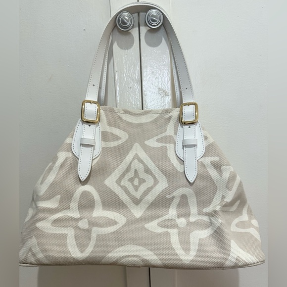 LV Tahitienne Bag in very good condition - Picture 3 of 14